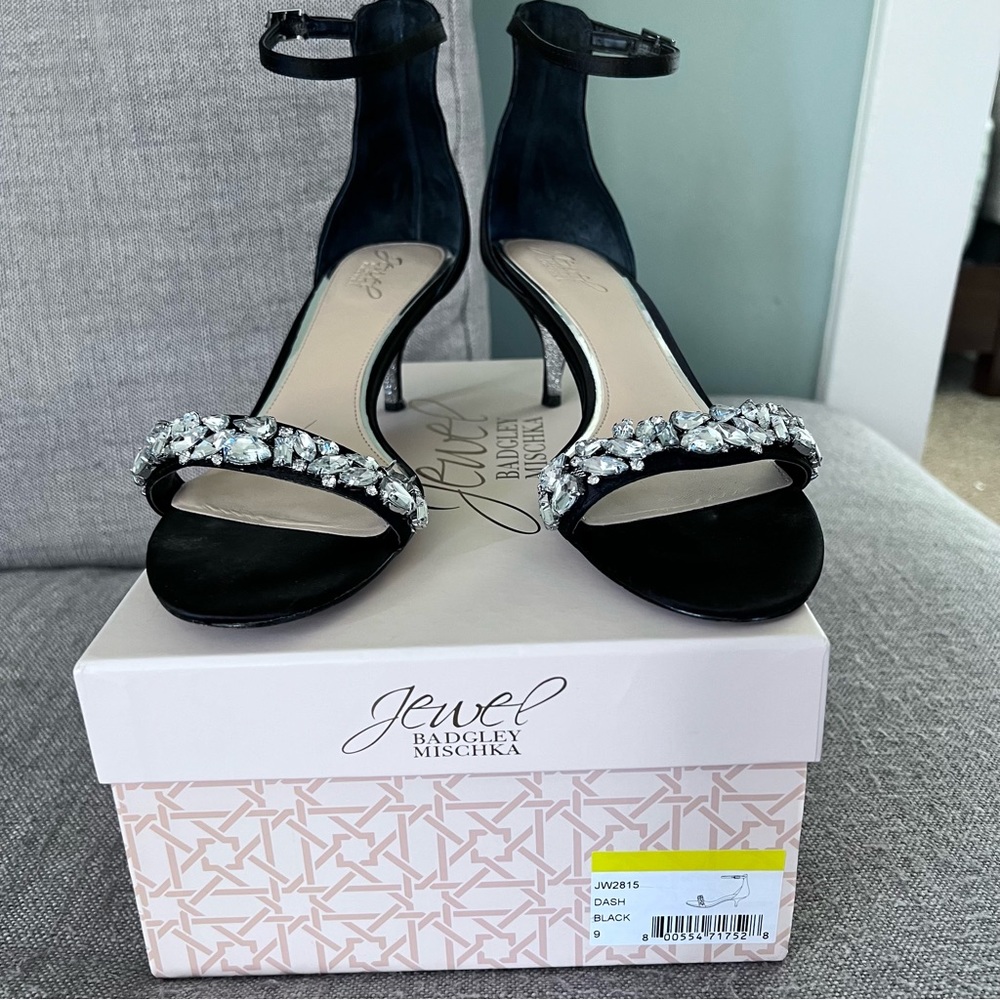 Badgley Mischka Jewel dash ankle strap kitten heel size 9